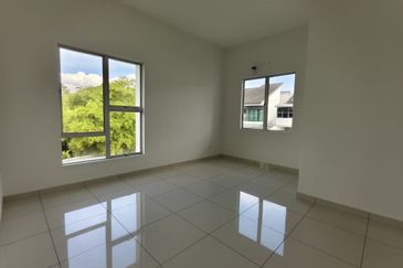 Bandar Laguna Merbok