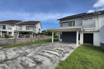 Bandar Laguna Merbok