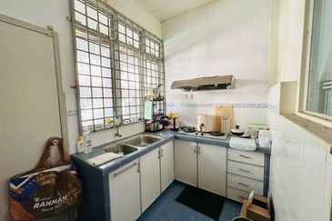 Bandar Laguna Merbok