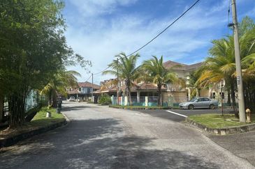 Bandar Laguna Merbok