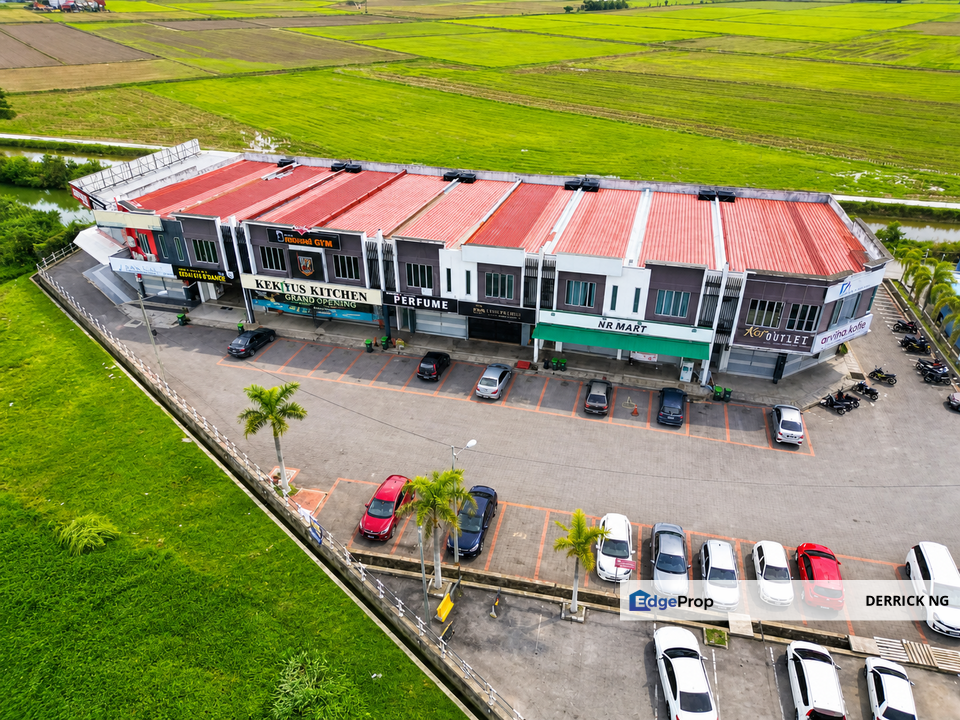 Pendang Kompleks Perniagaan Seraya 2 Stry Shoplot Facing Road , Beside Kfc, Coffee Bean , Caltex For Sale, Kedah, Pendang