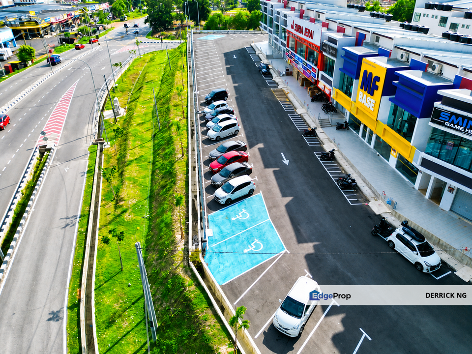 The Point  Facing Main Road , Entrance Road 2 Stry Shoplot For Sale, Kedah, Sungai Lalang