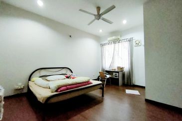 Bandar Laguna Merbok