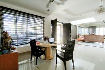 Bandar Laguna Merbok