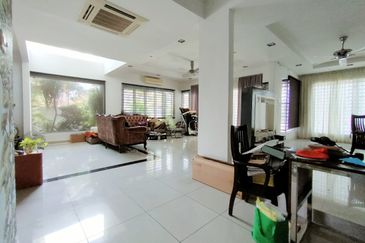 Bandar Laguna Merbok