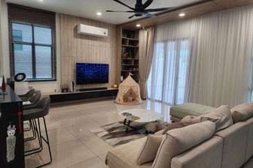 Sierra, Bukit Banyan