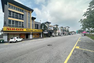 Bandar Laguna Merbok