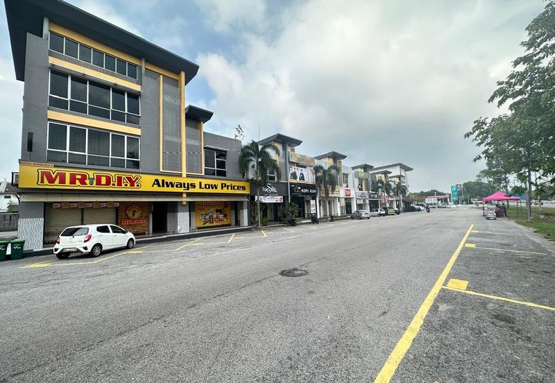 Bandar Laguna Merbok