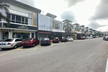 Bandar Laguna Merbok