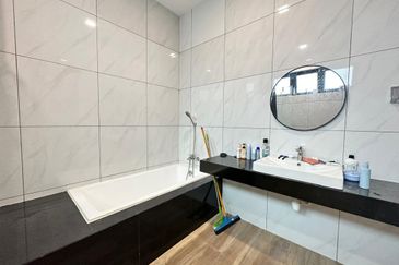 Sierra, Bukit Banyan