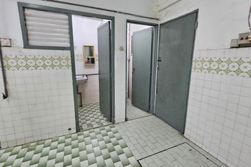 Spacious 2 Storey Terrace House at Jalan Senangin, Bangsar For Rent