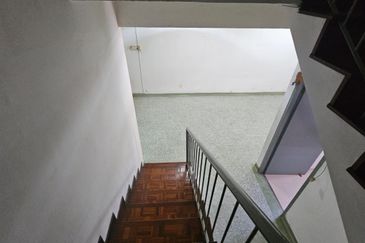 Spacious 2 Storey Terrace House at Jalan Senangin, Bangsar For Rent