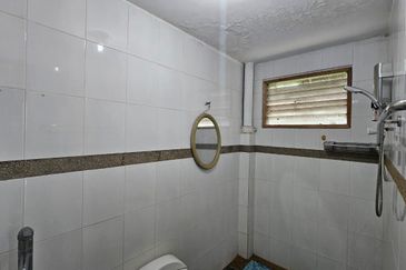 Spacious 2 Storey Terrace House at Jalan Senangin, Bangsar For Rent