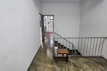 Spacious 2 Storey Terrace House at Jalan Senangin, Bangsar For Rent