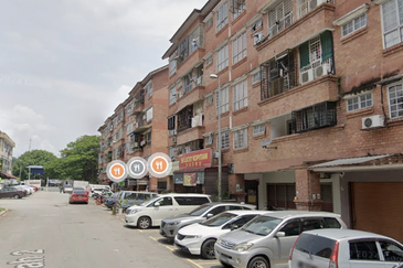 Red Ruby 2 Shoplot – High Visibility, Ideal for Business.