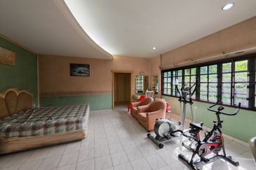 SL 8, Bandar Sungai Long