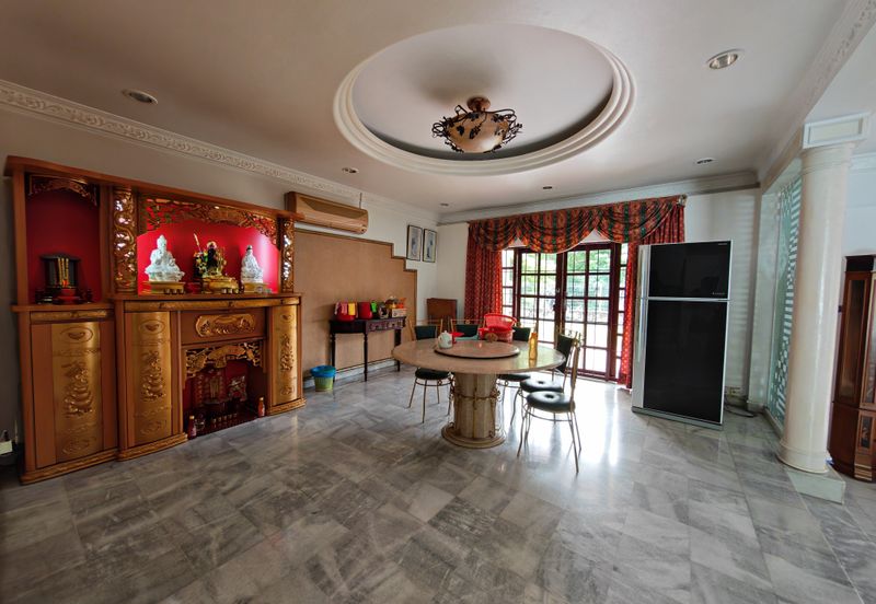 SL 8, Bandar Sungai Long