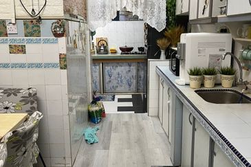 Jalan Suasana, Bandar Tun Hussein Onn