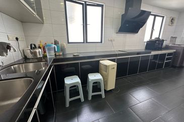 Twin Palm, Bandar Sungai Long 