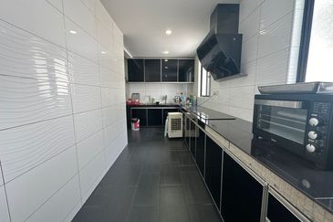 Twin Palm, Bandar Sungai Long 