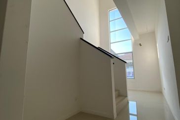 The Maisons, Perdana Lakeview East