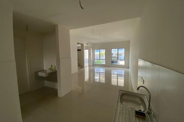 The Maisons, Perdana Lakeview East