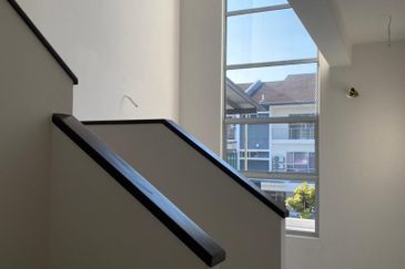 The Maisons, Perdana Lakeview East