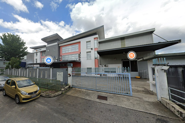 suria park kpb balakong industrial park ,taming jaya , cheras jaya , balakong jaya 3sty semi-d Factory bu 7000sf , 150amp 