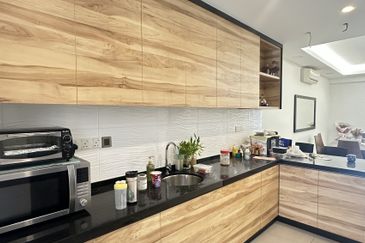 SL 9, Bandar Sungai Long