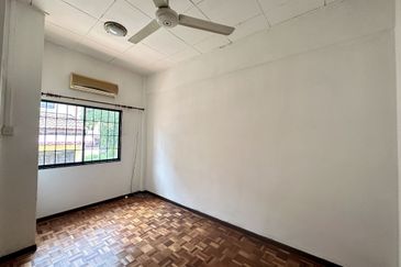 SL 4, Bandar Sungai Long