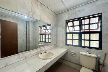 SL 4, Bandar Sungai Long