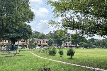 SL 4, Bandar Sungai Long