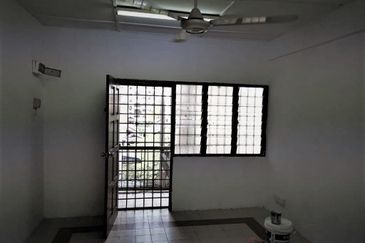 Glen Court, Bandar Sungai Long