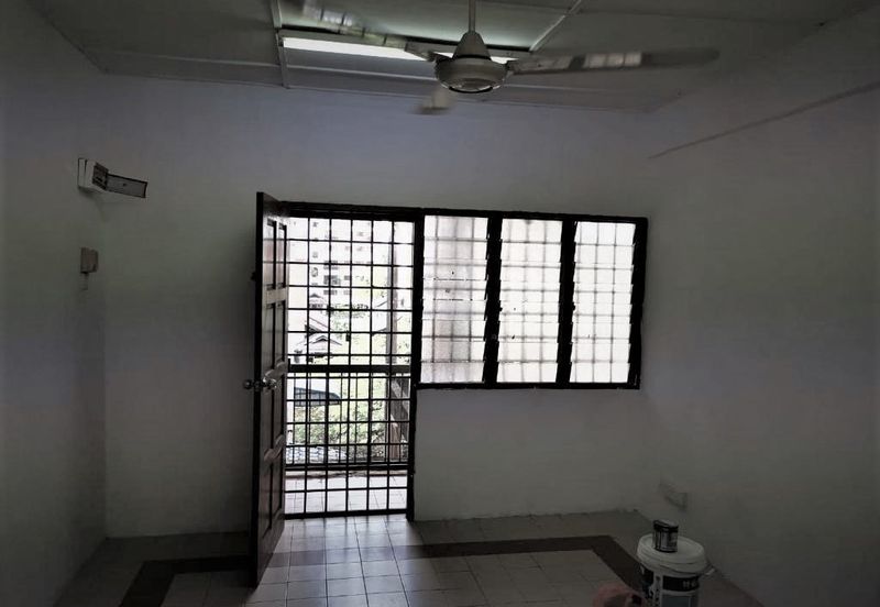 Glen Court, Bandar Sungai Long