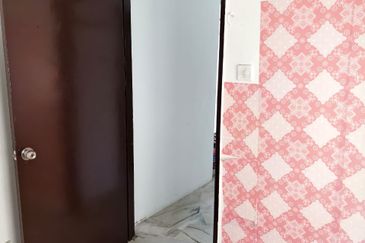 Pangsapuri Kekwa, Taman Putra Perdana, Puchong clean unit for Sale