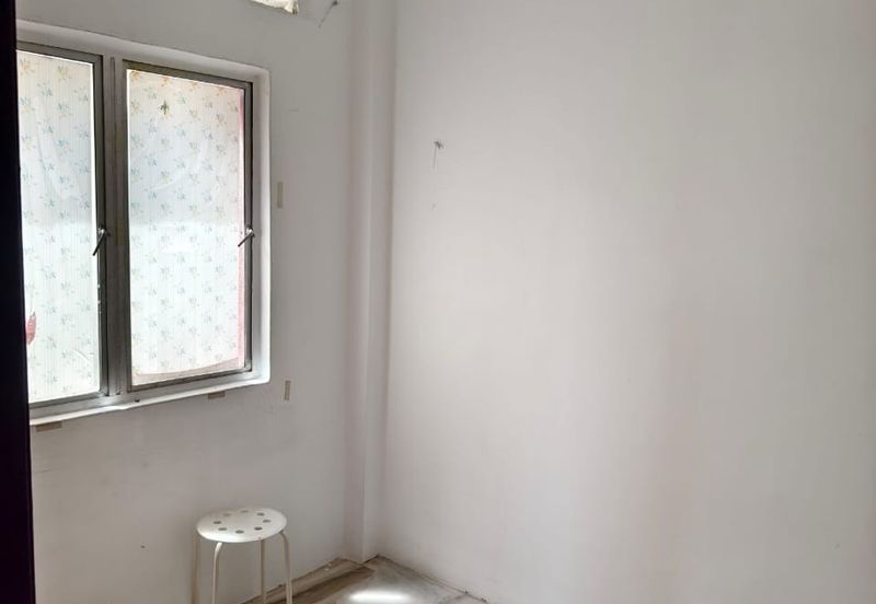 Pangsapuri Kekwa, Taman Putra Perdana, Puchong clean unit for Sale