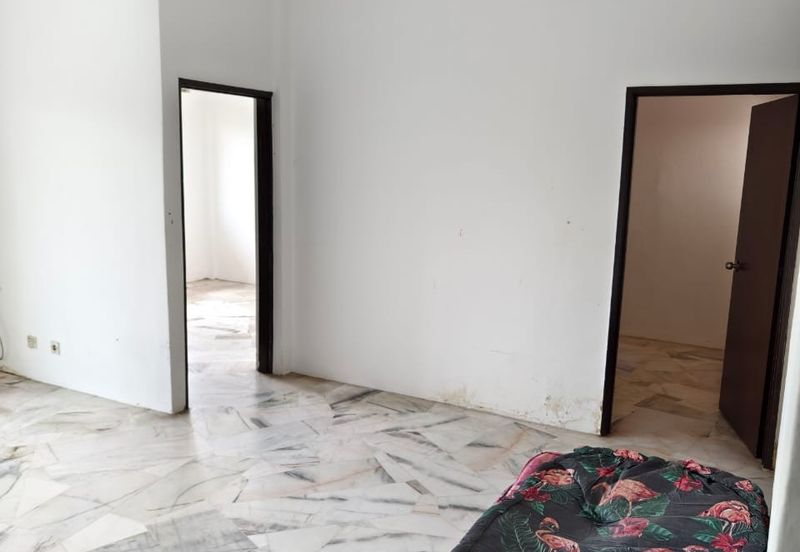 Pangsapuri Kekwa, Taman Putra Perdana, Puchong clean unit for Sale