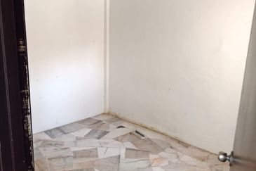 Pangsapuri Kekwa, Taman Putra Perdana, Puchong clean unit for Sale