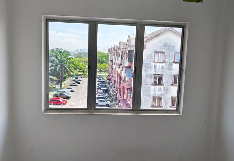 Pangsapuri Kekwa, Taman Putra Perdana, Puchong clean unit for Sale