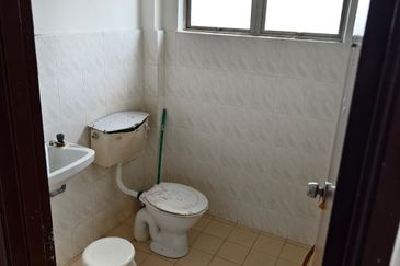 Pangsapuri Kekwa, Taman Putra Perdana, Puchong clean unit for Sale