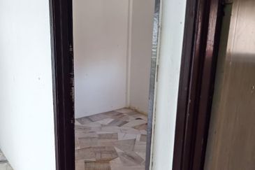 Pangsapuri Kekwa, Taman Putra Perdana, Puchong clean unit for Sale