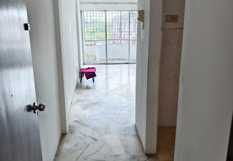 Pangsapuri Kekwa, Taman Putra Perdana, Puchong clean unit for Sale