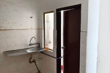 Pangsapuri Kekwa, Taman Putra Perdana, Puchong clean unit for Sale