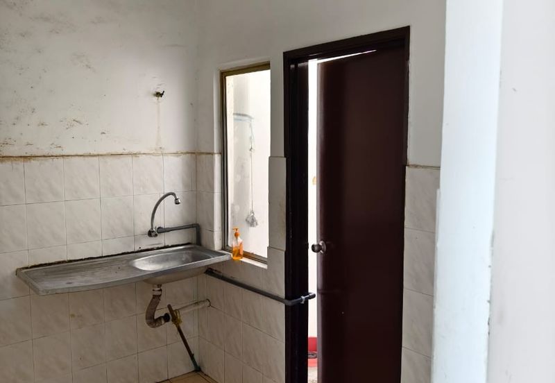 Pangsapuri Kekwa, Taman Putra Perdana, Puchong clean unit for Sale