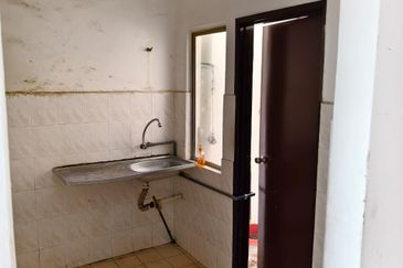 Pangsapuri Kekwa, Taman Putra Perdana, Puchong clean unit for Sale
