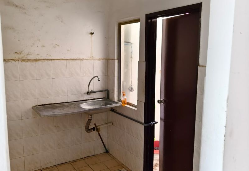 Pangsapuri Kekwa, Taman Putra Perdana, Puchong clean unit for Sale