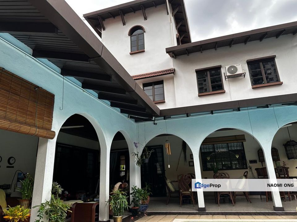 Taman Ampang Utama Two and a half Storey Well -Maintained Bungalow for Sale, Selangor, Ampang