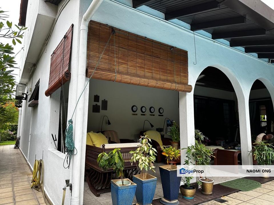 Taman Ampang Utama Two and a half Storey Well -Maintained Bungalow for Sale, Selangor, Ampang