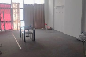 Ukay SpringVille 1st floor Shop Office Freehold Below Market