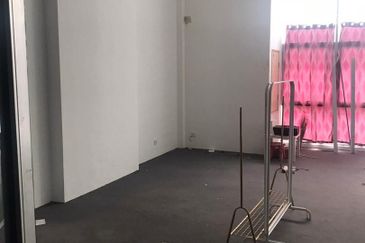 Ukay SpringVille 1st floor Shop Office Freehold Below Market